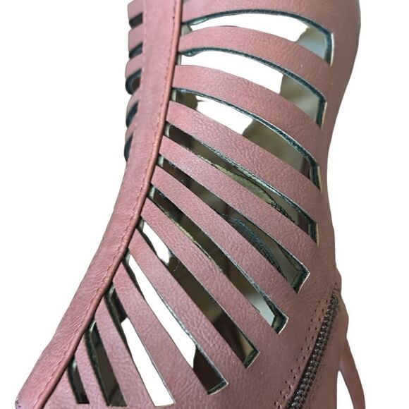 Delicious Women’s Burgundy Heels(Size 5.5) - Picture 6 of 7